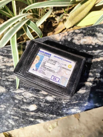 Palm Wallet with 2 Zipper Pockets