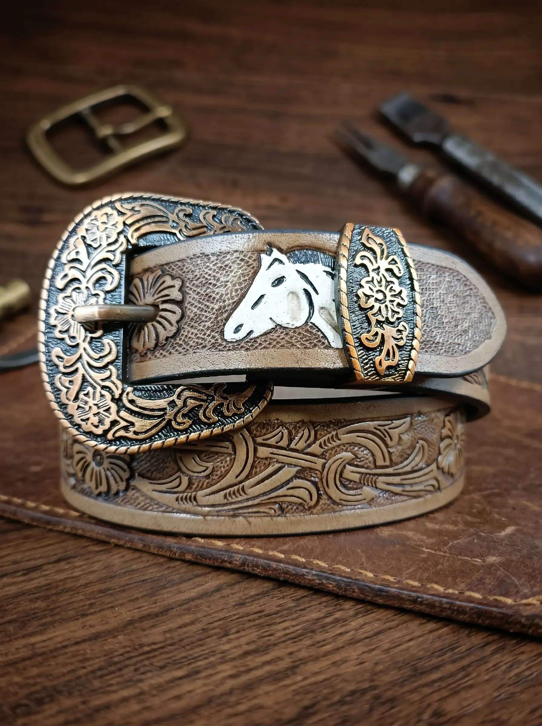 Horse Head Design Tooled Western Belt